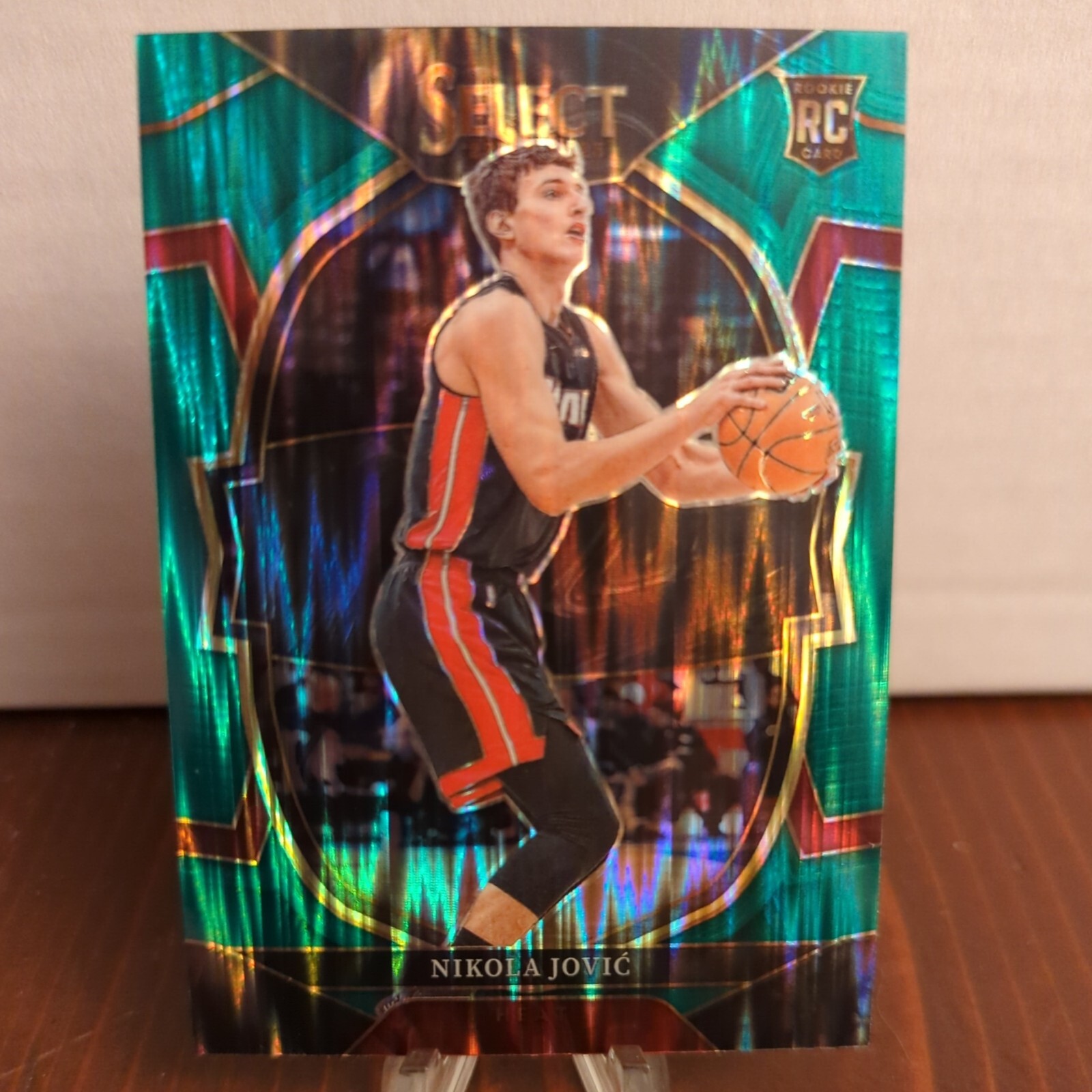 2022-23 Panini Select NIKOLA JOVIC Green Shock Concourse Prizm RC 91 Miami Heat