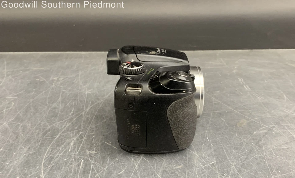 Fujifilm FinePix S700 7.1MP Digital Camera - Parts - Image 4 of 4