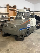 Tennant 800 Ride-On Sweeper | CAT Diesel | 1294 Hours | Enclosed Cab |