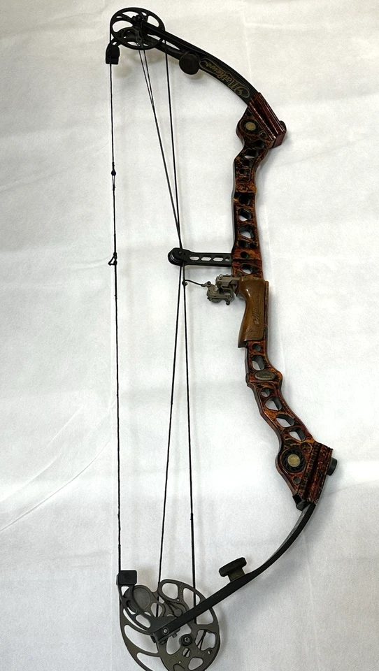 Matthews OVATION Solo Cam Compound Bow  60 POUND DRAW HUNTING LEFT HANDED - Image 2 of 4