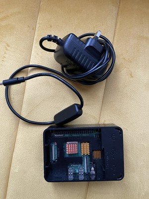 Raspberry Pi 4 Model B mit Netzteil in schwarz 1GB RAM