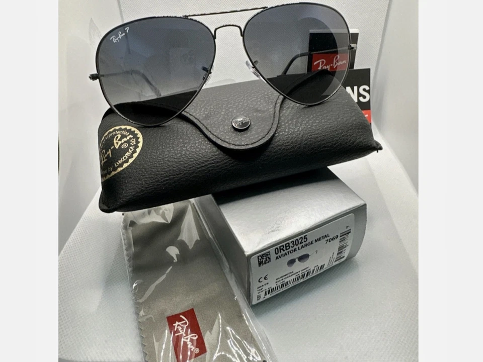 Ray-Ban RB3025 Large Aviator Grey Frame w/ Polarized Blue Gradient Grey Lenses. - Image 2 of 4