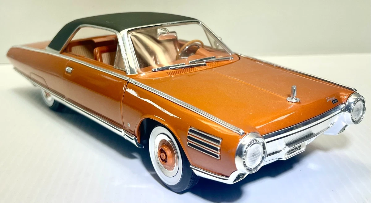 Road Signature Chrysler 1:18 Scale Diecast Cars, Trucks & Vans for