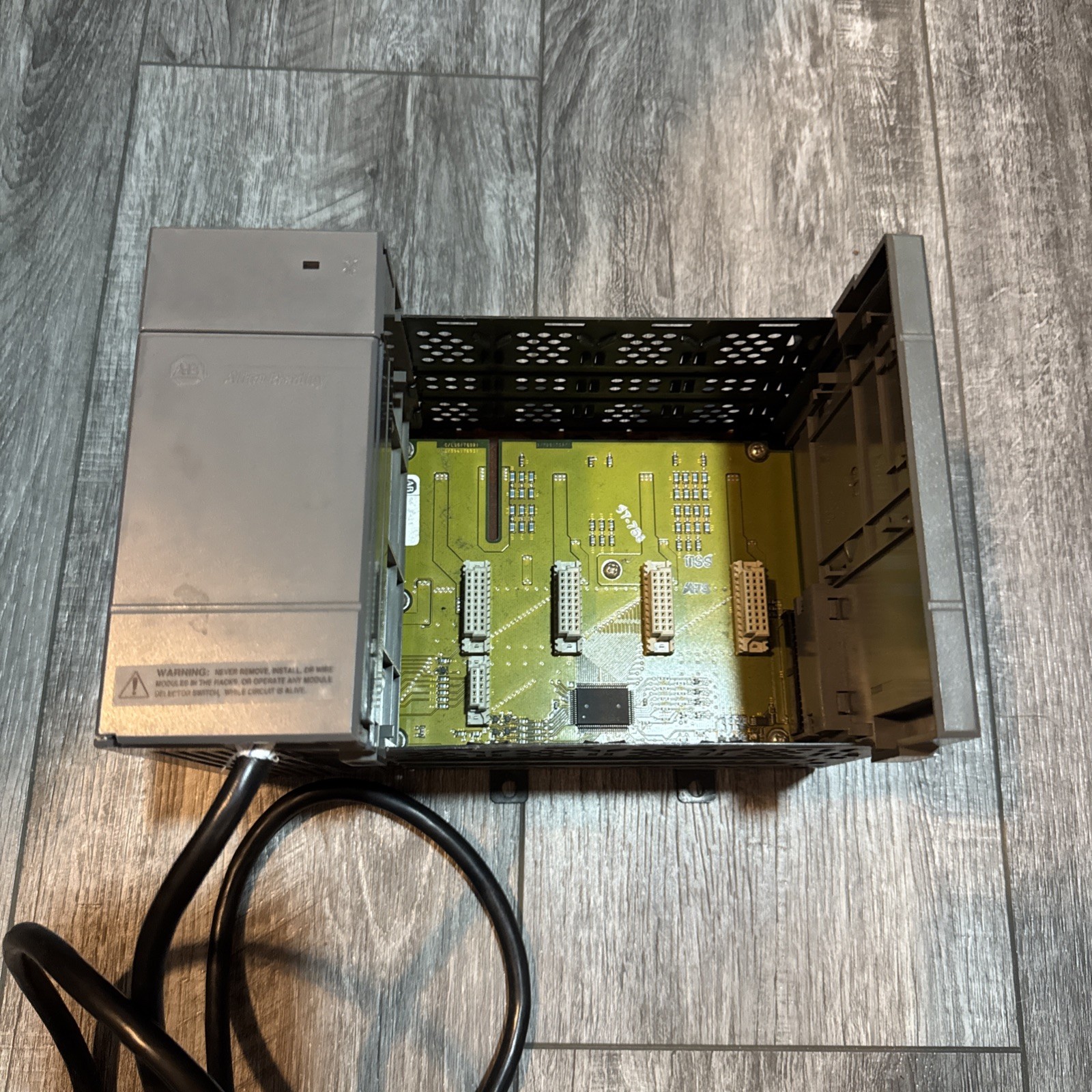 Allen Bradley 1746-A4 /B SLC 500 4-Slot Rack + 1746-P1 /A SLC 500 Power Supply