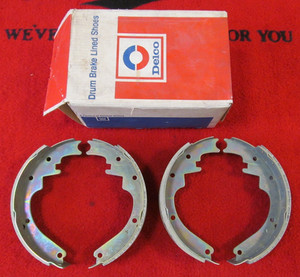 1966-1969 Oldsmobile Toronado NOS GM Front Brake Shoe Set 5452372 1967 Eldorado