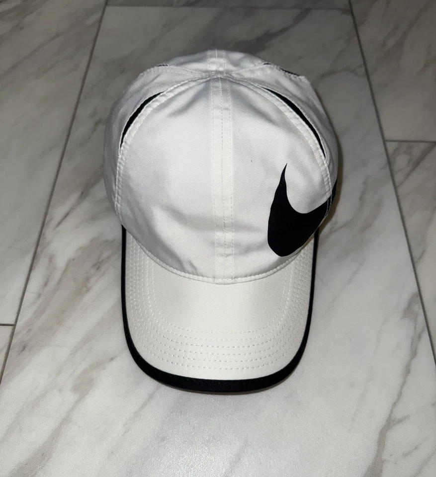 Nike Mujer Dri-Fit Pluma Ligera Correr Sombrero Correa Blanco Ventilado Ajustable Foto 3 de 4