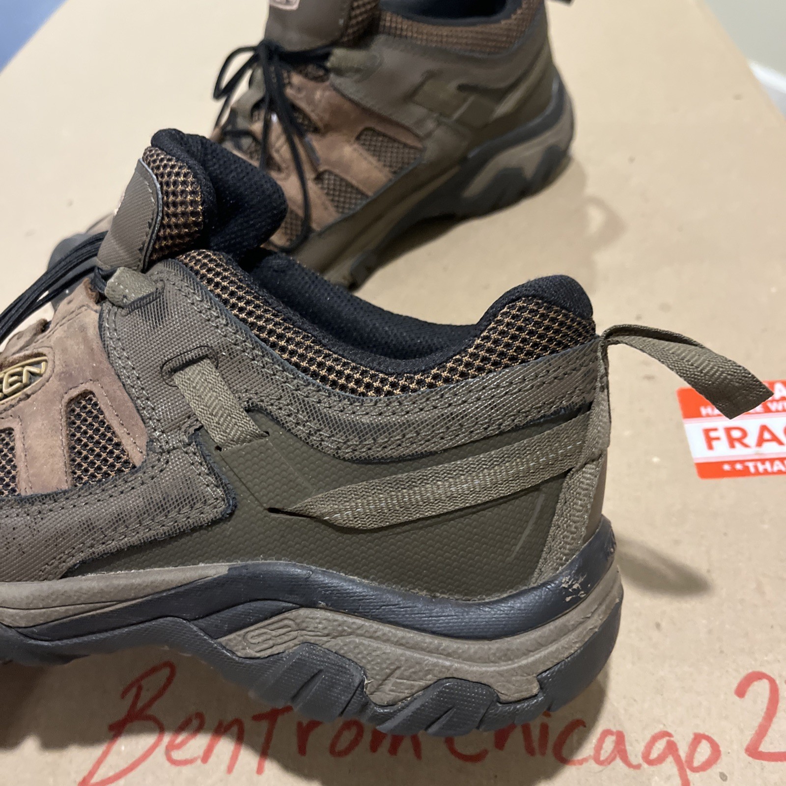 Scarpa da trekking Keen Targhee uomo taglia 12 marrone sfiato bassa trail 1018577 usata