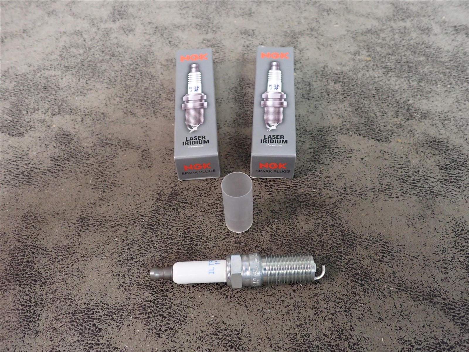 Set of 2 NEW NGK ILTR6E11 90117 Laser Iridium Spark Plugs BN23