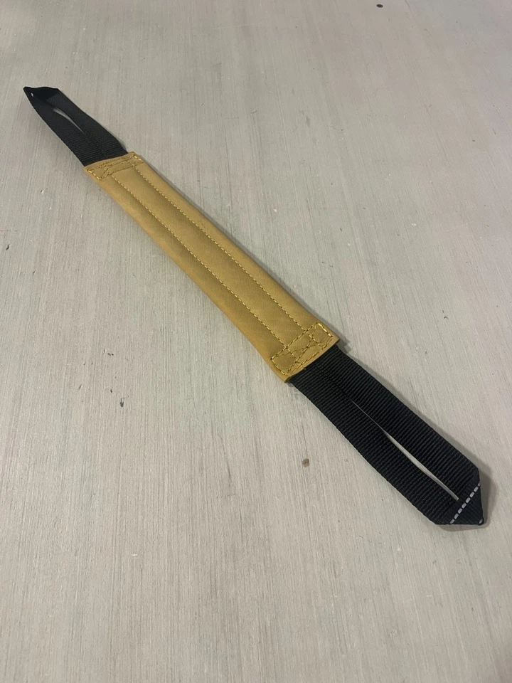 Juguete remolcador plano de cuero para entrenamiento de perros, 2 asas Foto 3 de 4