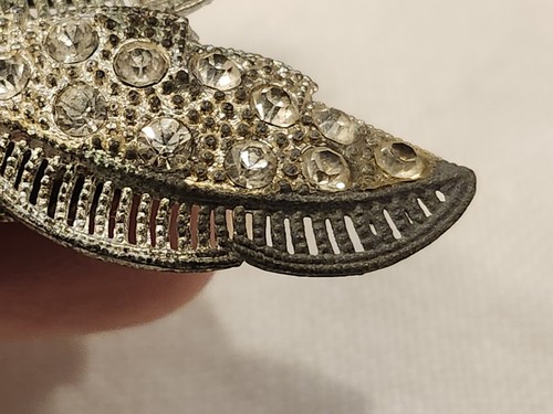 Clip per abito vintage Art Decò - tono argento con strass e filigrana 2" x 1,5" - Foto 10 di 12