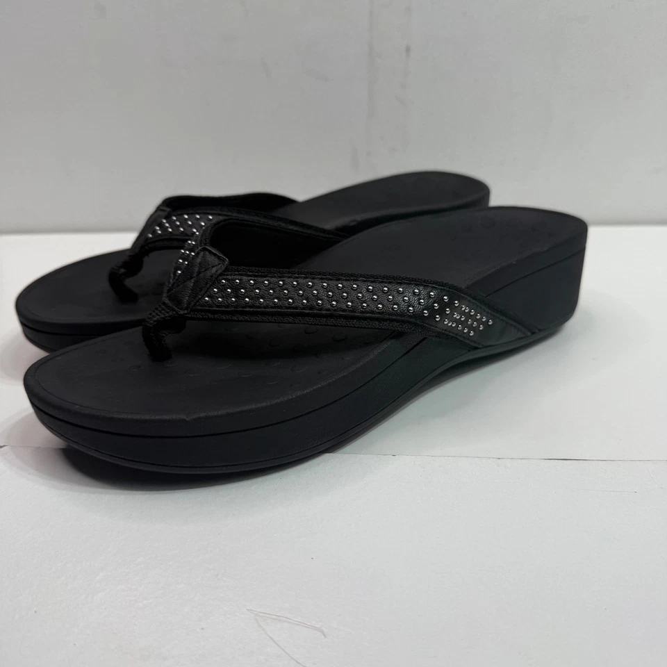Sandalias de cuña Vionic para mujer talla 8 negras con tachuelas Foto 2 de 4