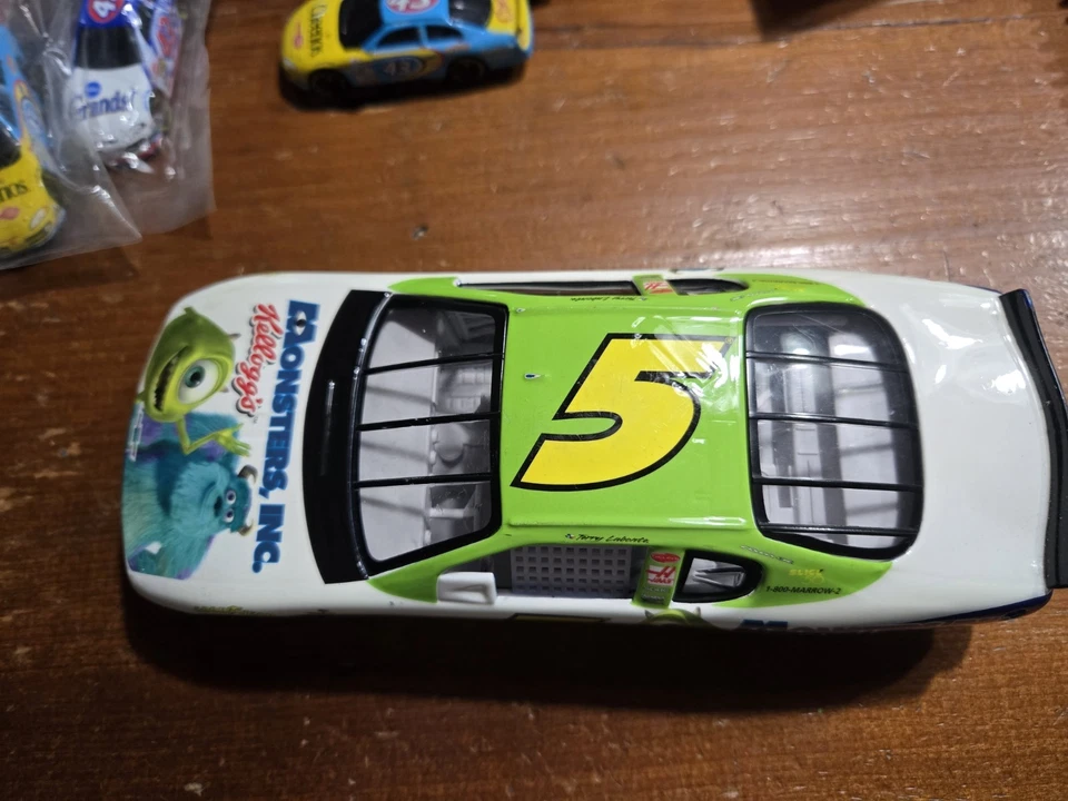 Hot Wheels NASCAR 1:24 Diecast Terry Labonte #5 Monsters Inc. 2000 Monte Carlo - Image 2 of 4