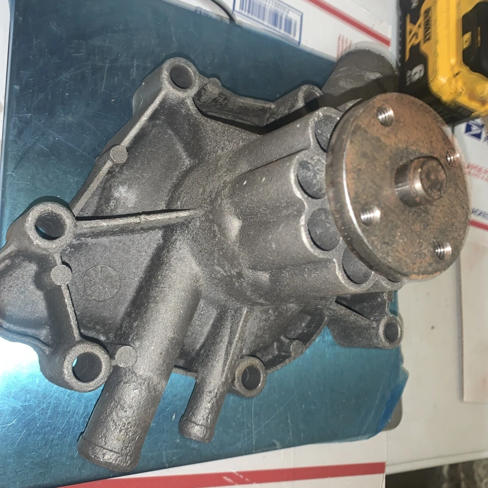 NORS Water pump Chrysler Dodge valiant cast number 2951571 1975-77’ - Image 2 of 4