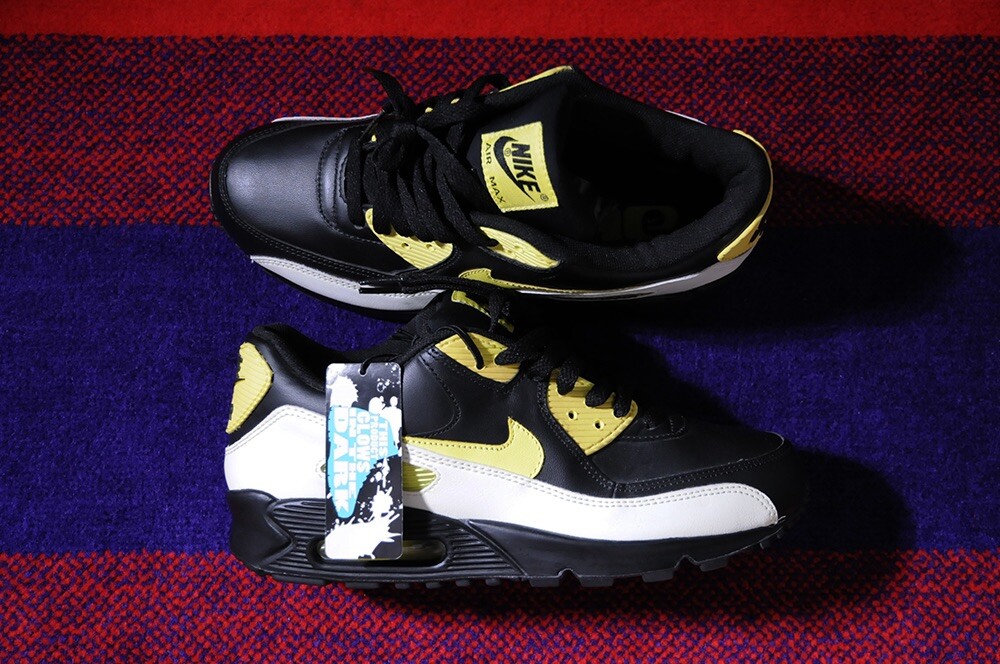 air max 90 glow in the dark black