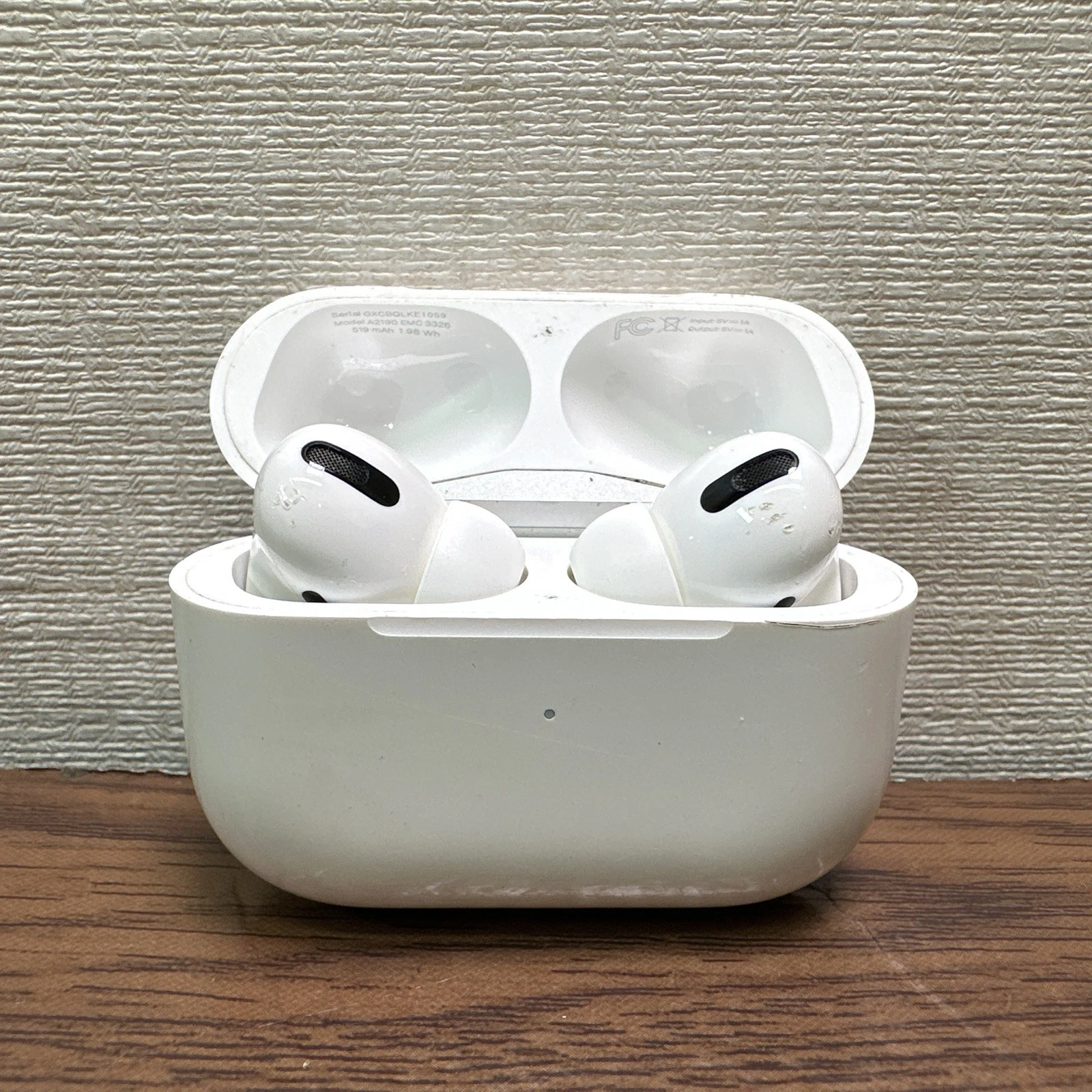 Apple AirPods Pro A2190 Wireless with Charging Case / READ