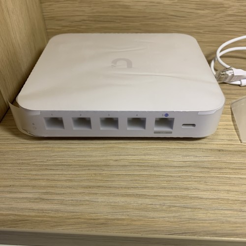 Ubiquiti UCG-ULTRA Cloud Gateway Ultra Routing - Picture 8 of 11
