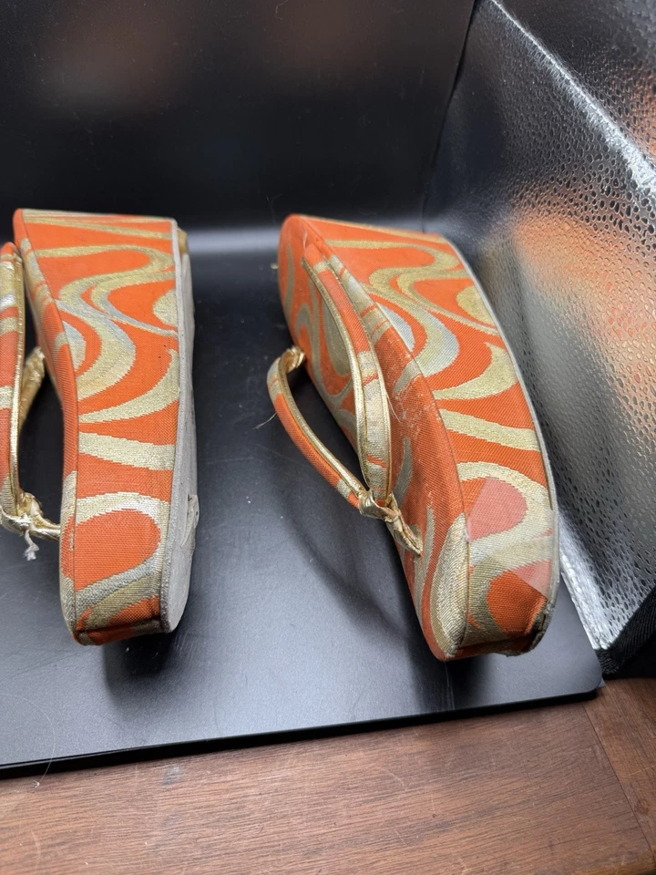 Sandalias Pokkuri Geta Zori vintage japonesas de tela dorada y naranja Foto 3 de 4