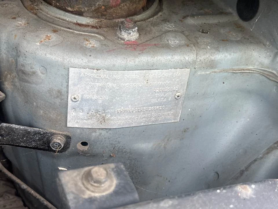 2004-2006 Hyundai Trajet Left Front Door Weather Strip Seal #B663 - image 2 of 4