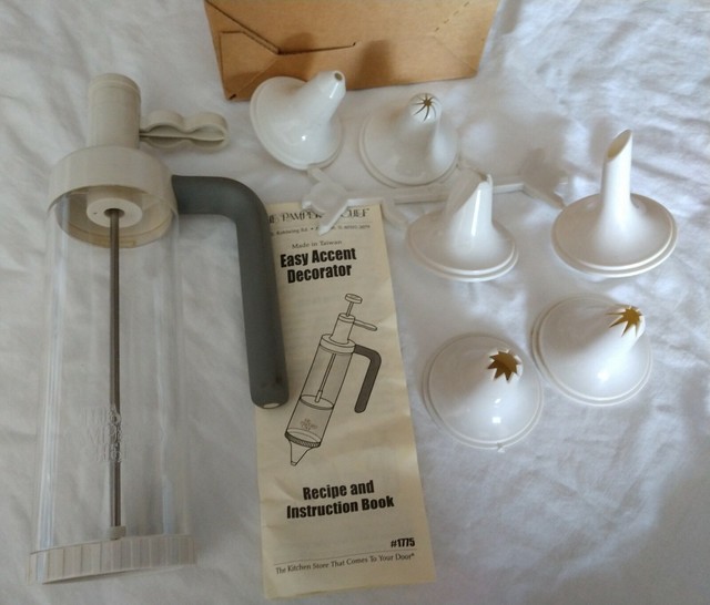 The Pampered Chef One Easy Accent Decorator, 1775