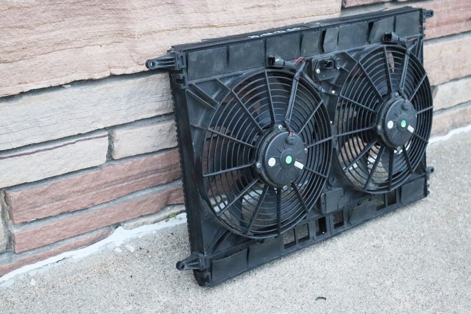 P2005134 2005-2008 Maserati Quattroporte Cooling Fan Dual Fan 4.2L V8 VA50AP70 