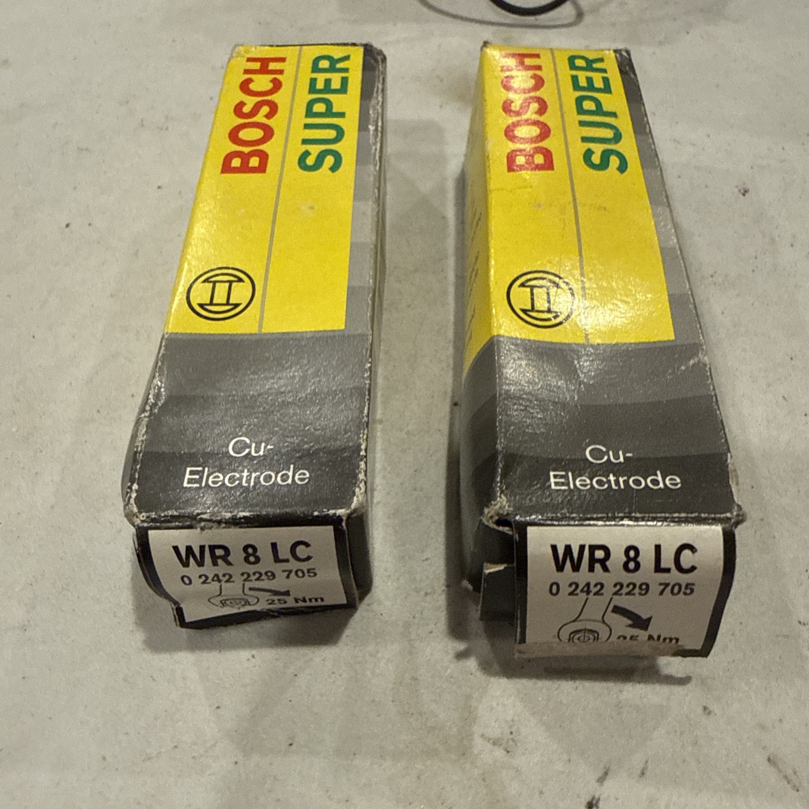 NOS WR8LC Bosch Super 7909 Nickel with Copper-Core Spark Plug Qty Of 2