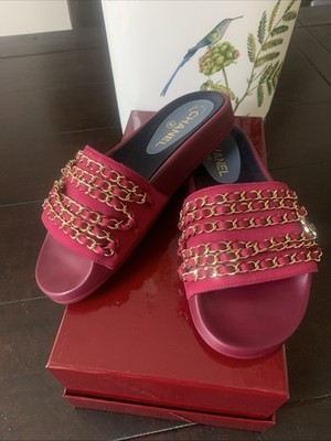 Chanel Ketten Logo Sandalen Slides Gr. 37 Bordeaux Gold