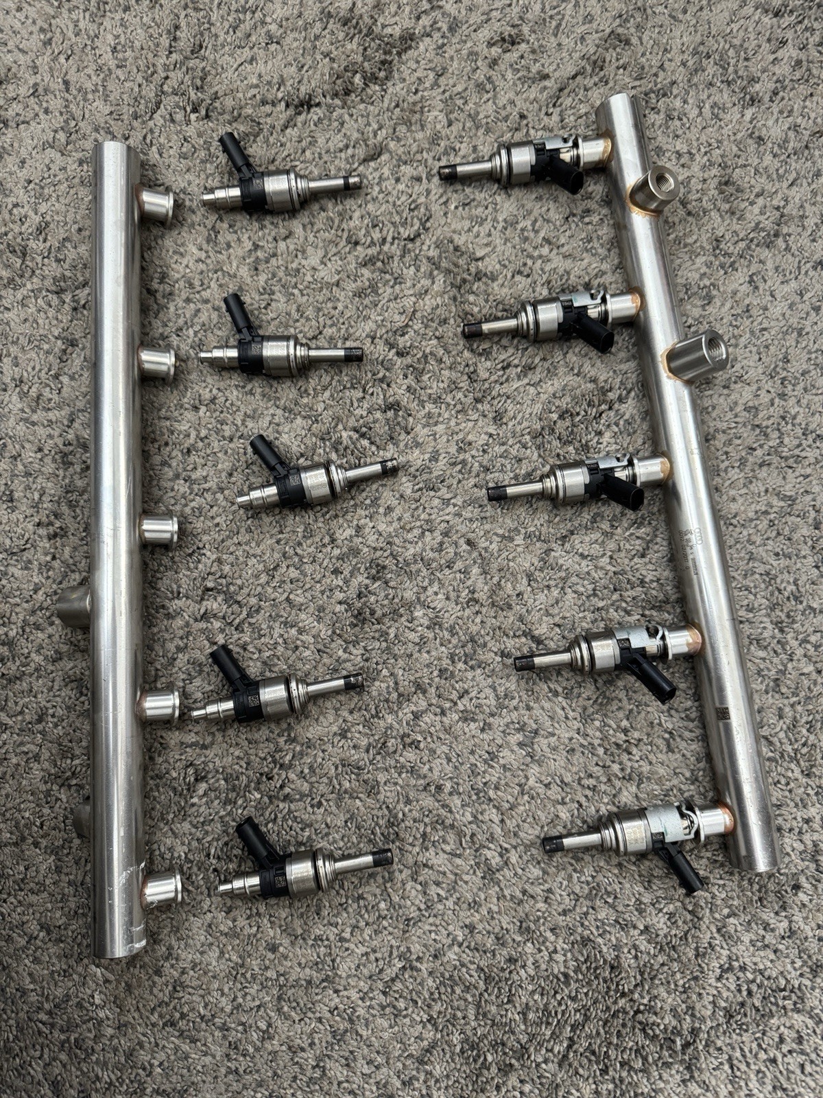 2017 -20 Audi R8 Plus V10 Direct Injection Injectors With Rails missing 5 Clips