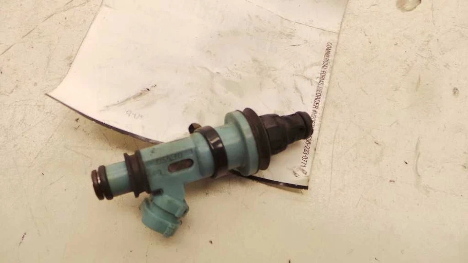 01-05 LEXUS IS300 3.0L 6CYL INJETOR DE COMBUSTÍVEL - Imagem 3 de 4