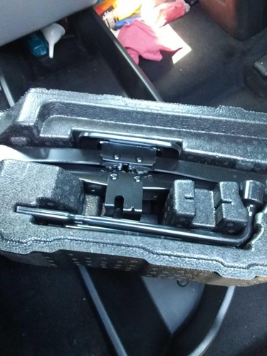 Used Floor Jack fits: 2024 Hyundai Santa cruz Grade A