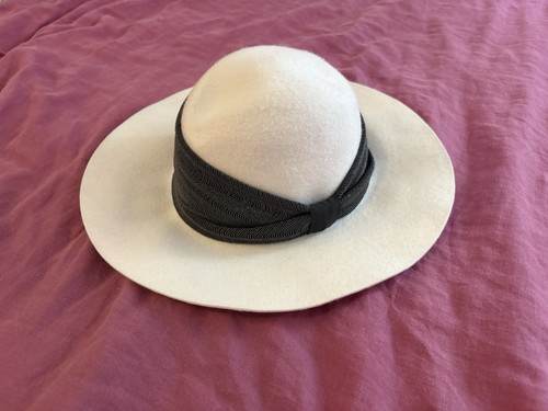 Brunello Cucinelli Cashmere Felt Wide Brim Hat Ivory w/ Black Band Solid M
