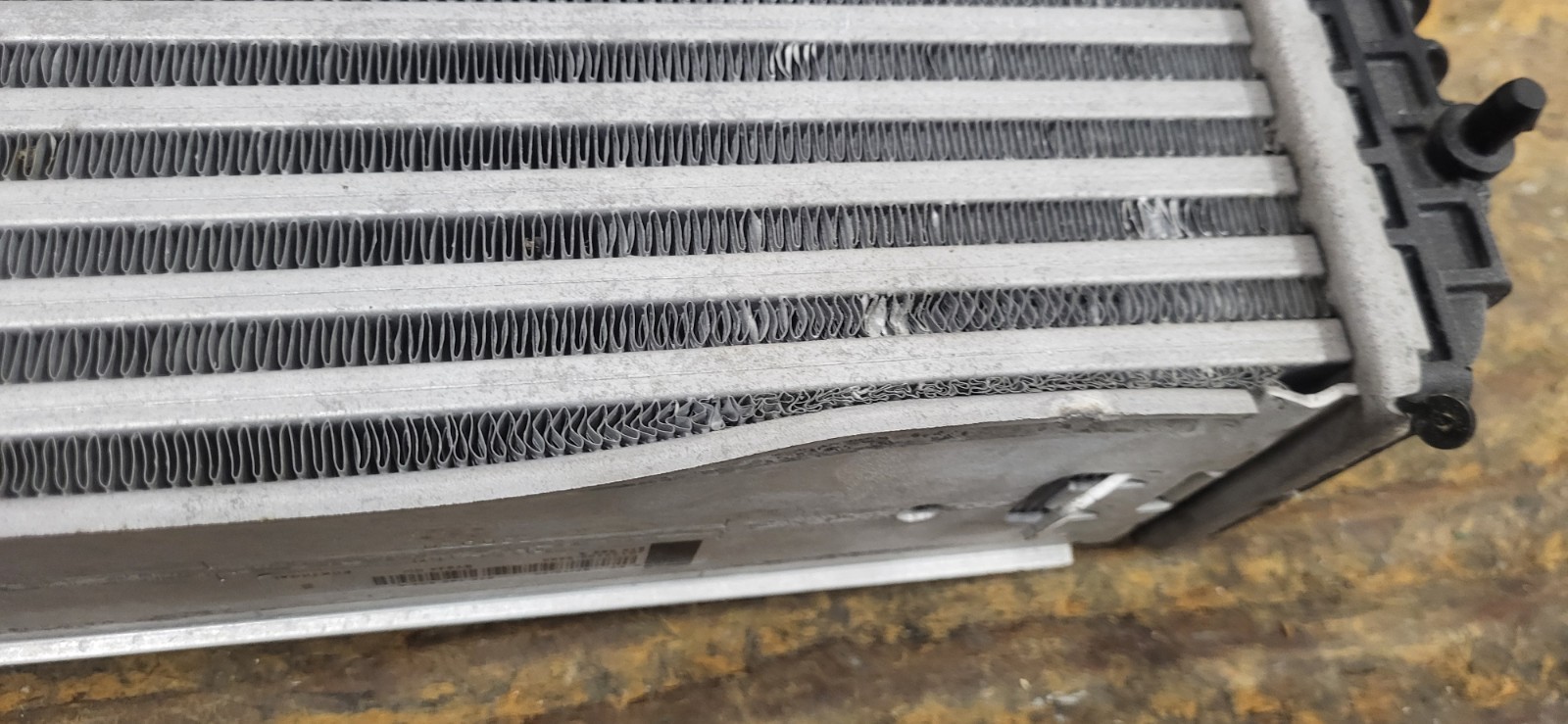 2017-2020 BENTLEY BENTAYGA INTERCOOLER RADIATOR USED OEM *DC9132