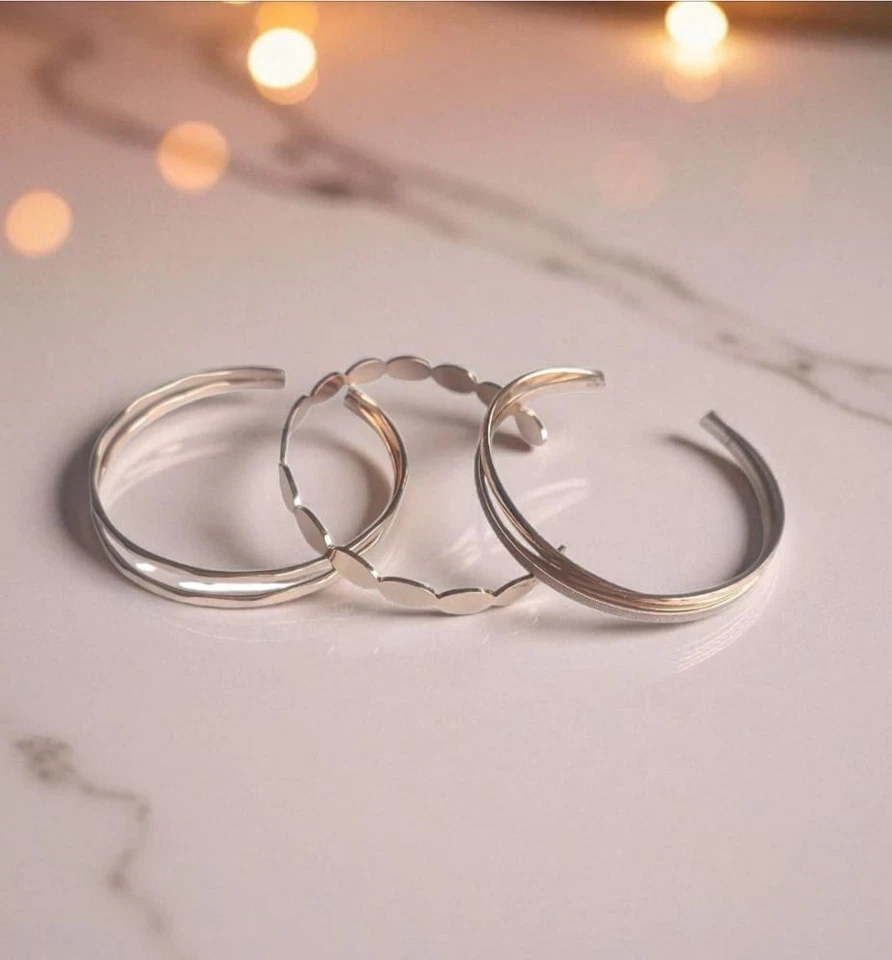 pulsera ajustabie color oro | accessorio moderno - Imagen 2 de 4