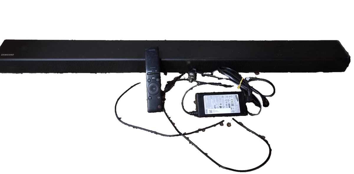 Samsung HW-R550 sound bar with remote and power cord