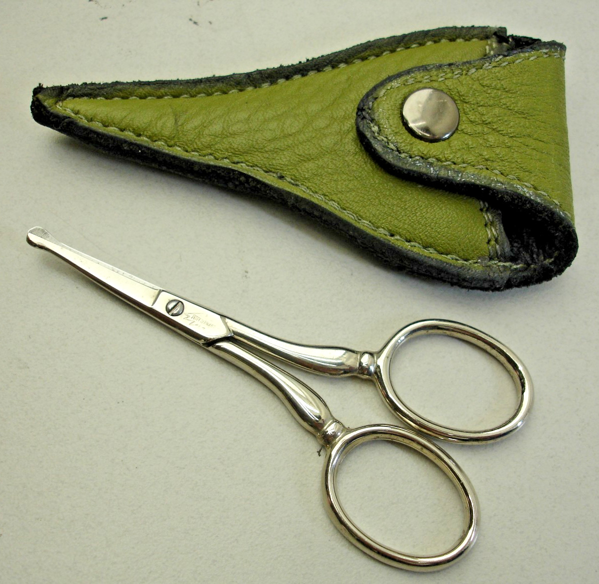 3.5" Italy Facial Hair Safety Pro-Sharpened Salon Trim Scissors w/ Custom Case
