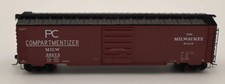 Kadee HO 6418 - 50' PS-1 Box Car "Milwaukee" 39075