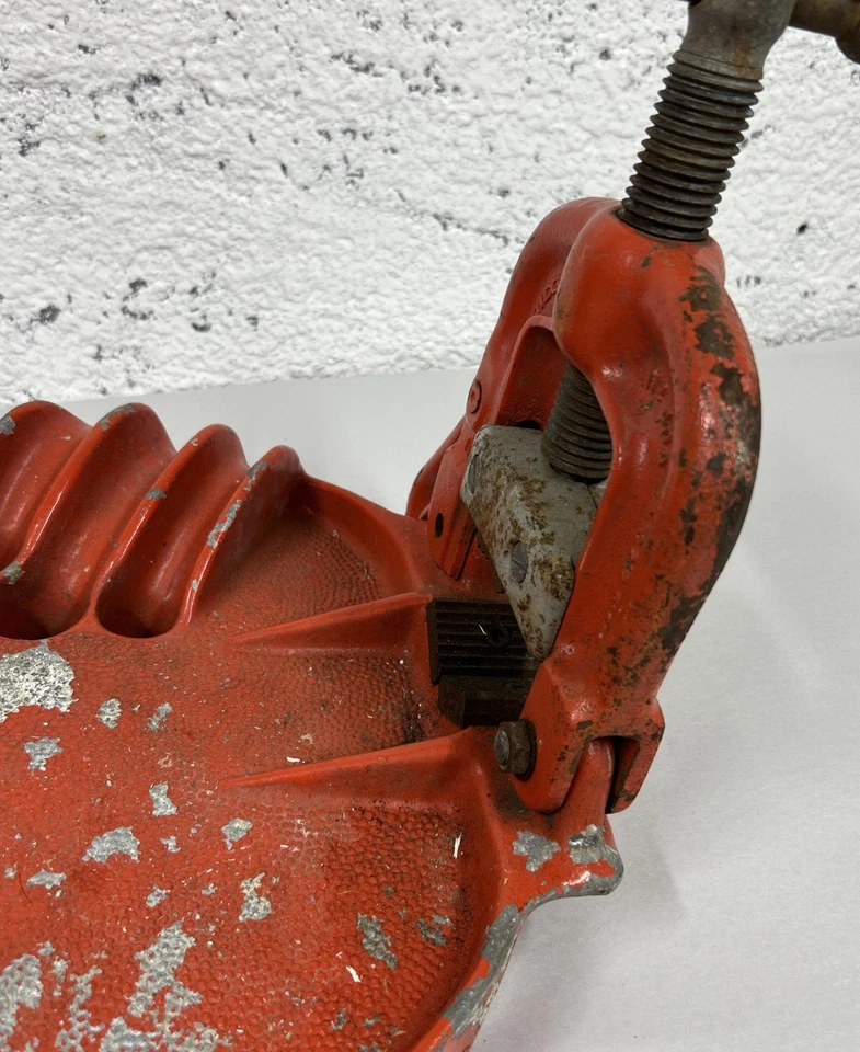 RIDGID No. 40A BASE ONLY Portable Yoke Pipe Vise 1/85" To 2-1/2" BASE ONLY!!!! - Image 4 of 4