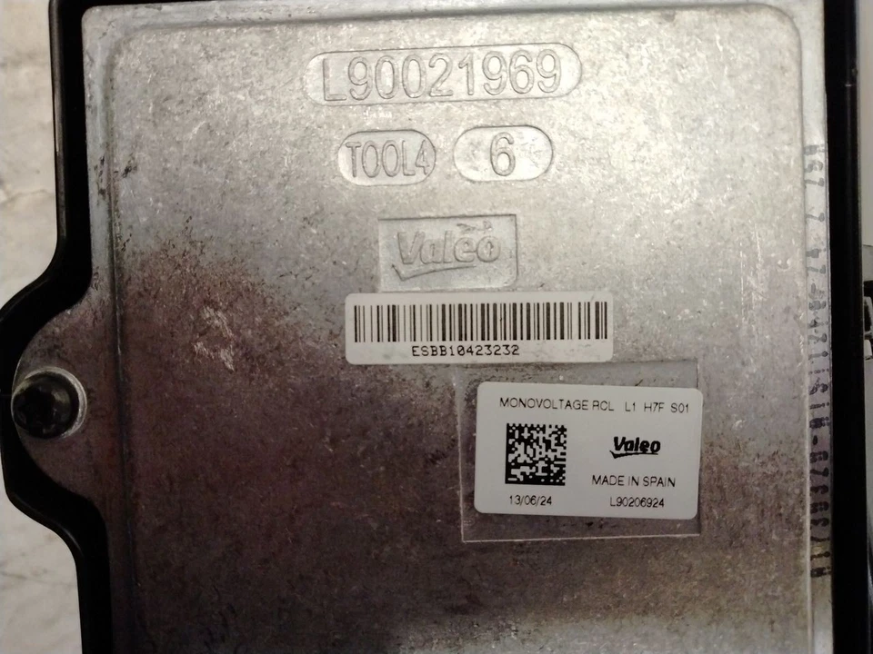 Passenger Right Cadillac Escalade ESV 2024 Tail Light 2946145 - Image 4 of 4