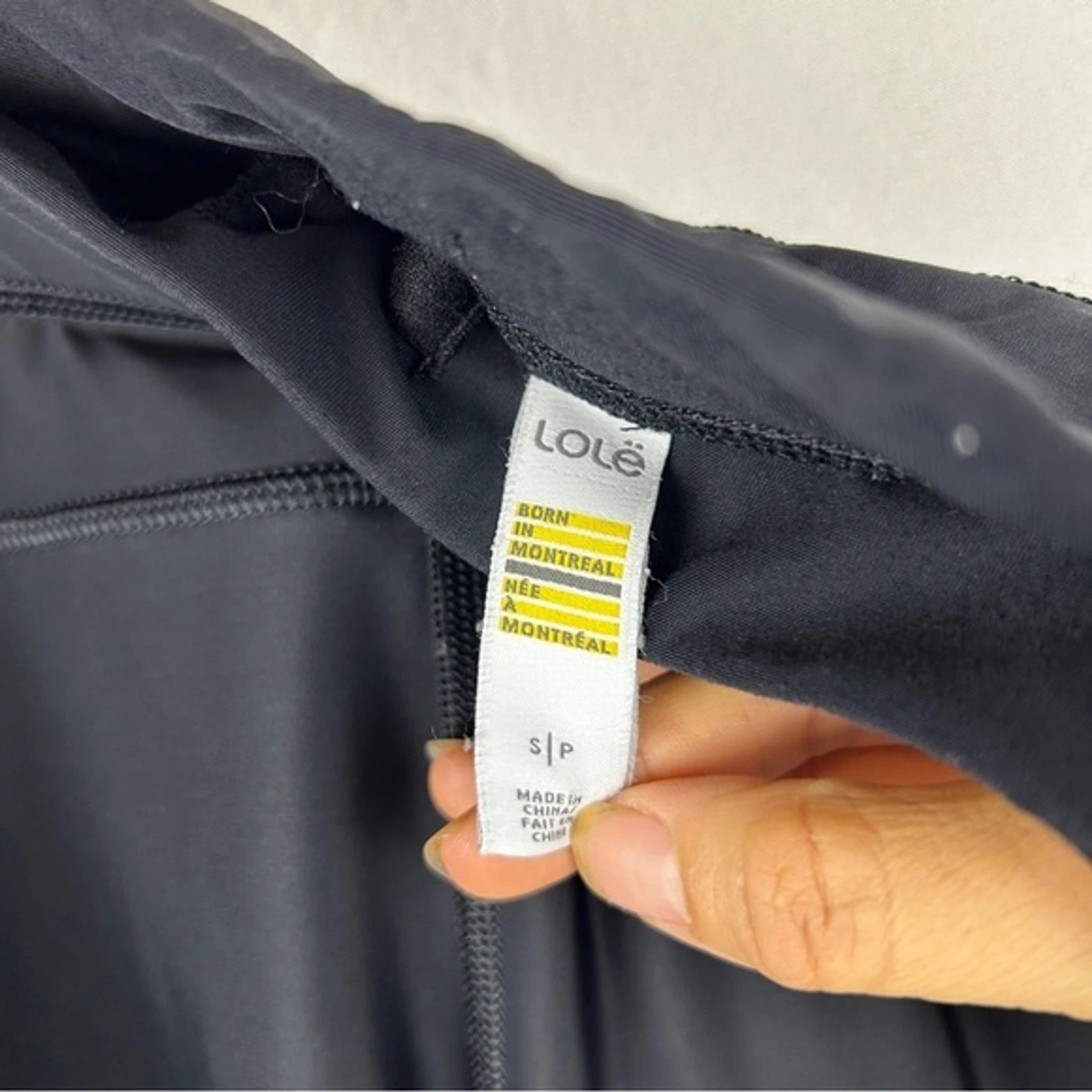 lole mesh detail zipper pocket 7/8 leggings