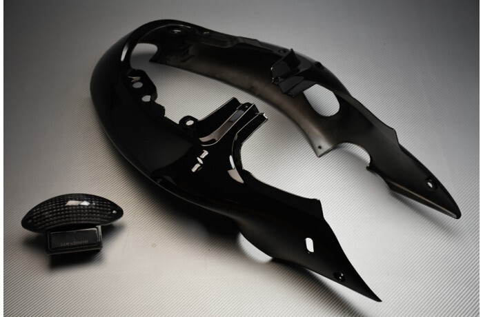 Carénage arrière noir avec feu stop fumé moto Suzuki Hayabusa 1300 99-07