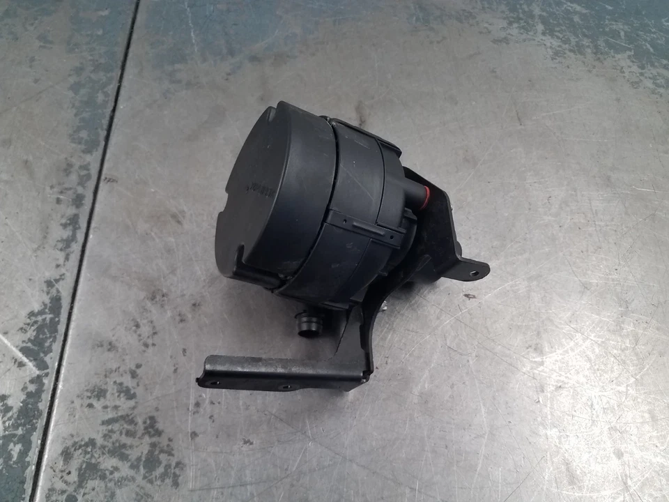 2008 梅赛德斯奔驰 AMG C 63 二级空气喷射泵 #9566 K2 — 第 2/4 张图片