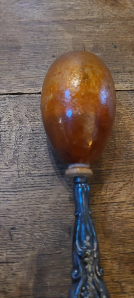 Calcetín de madera antiguo Darner con mango plateado mango de madera con forma de huevo ornamentado Foto 3 de 4