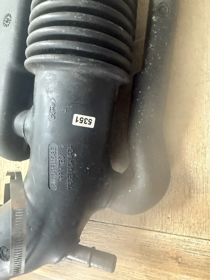 Grand Marquis/Corwn Vic Victoria 2006 conjunto de admisión de aire #5w13-9f805-be Foto 3 de 4