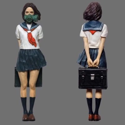 1/35 Resin Model Kit Modern Asian Girl in a Gas Mask Schoolgirl Unpainted