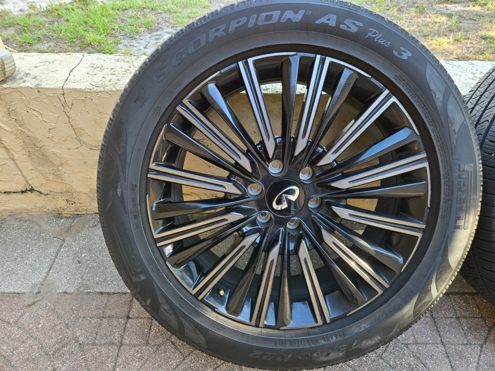 WHEEL RIMS AND TIRES  2019-21 INFINITI QX80 22" OEM RIMS AND TIRES (SET OF 4)