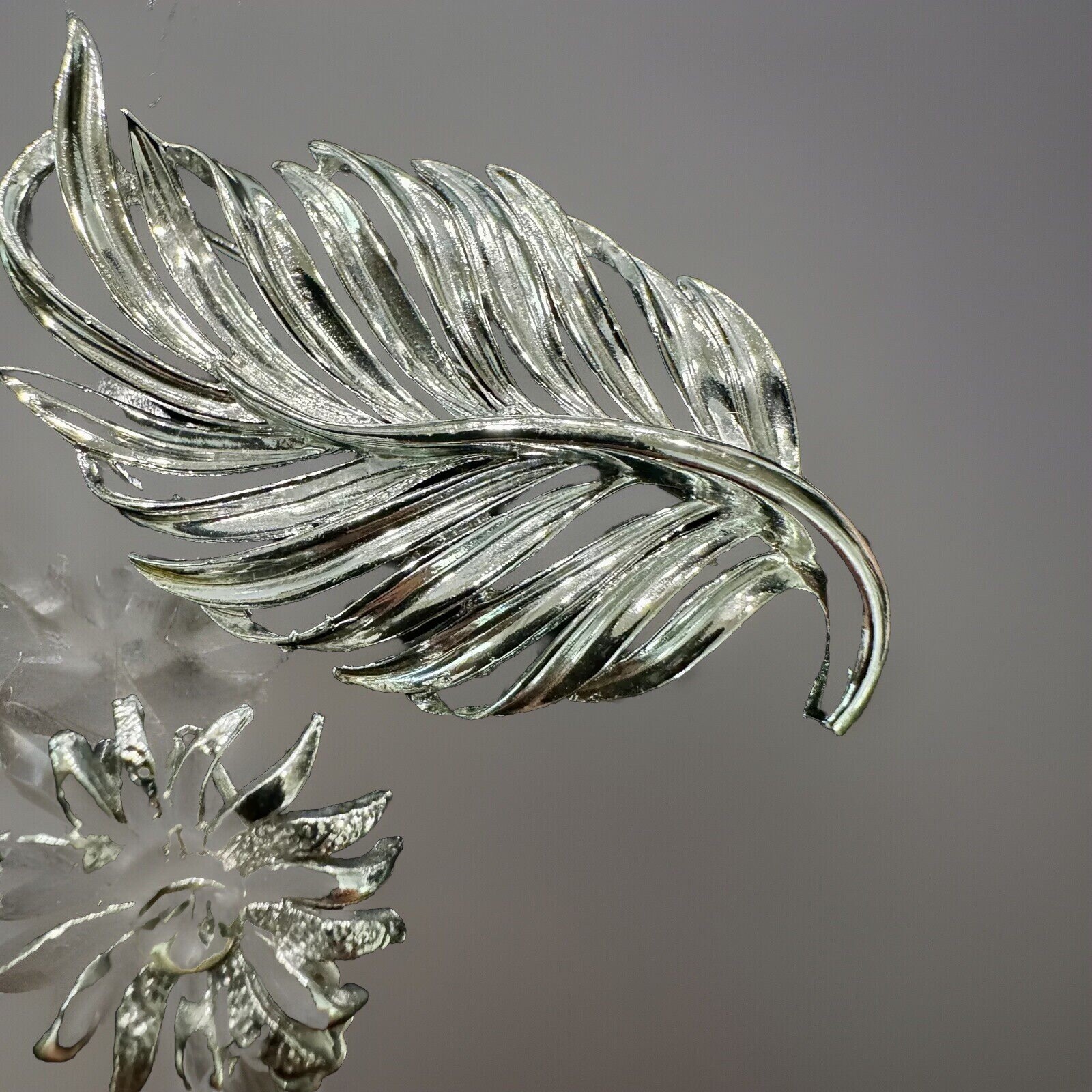 Vintage Lisner Signed Leaf Shape Silver Tone Broo… - image 3