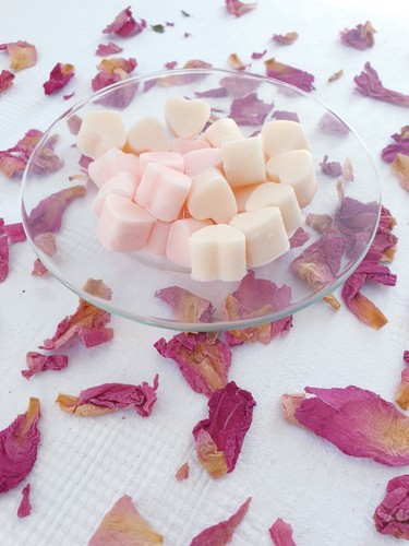 Beautifully Inspired Wax Melts, 15x Small Hearts, Handmade, Highly Scented Melts - Picture 6 of 6