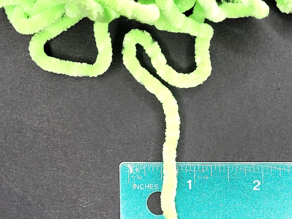 CHENILLE - CHARTREUSE - Med. 3-4 mm - 5 yardas Pack - Material para atar moscas y plantillas - NUEVO Foto 4 de 4