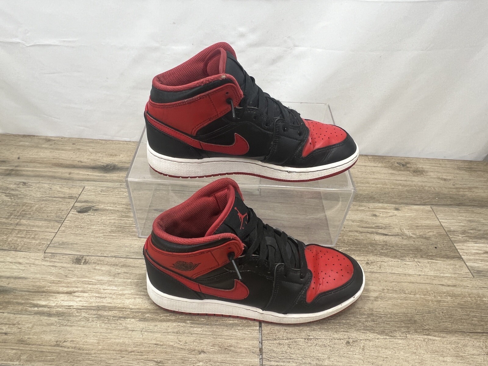 Nike Air Jordan 1 Mid Bred Youth Size 7Y Womens Sz 8.5 Black Red Sneaker Shoes thumbnail 2