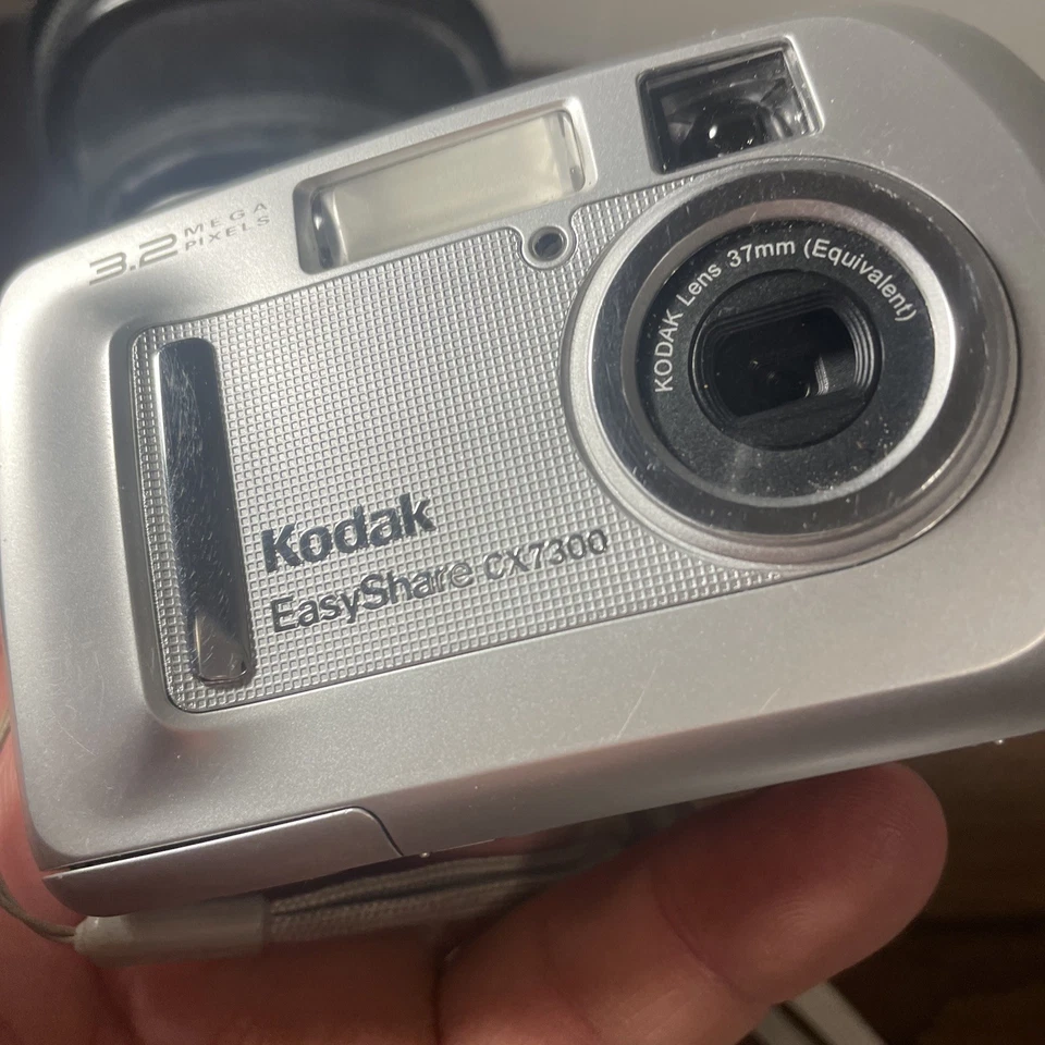 Kodak EasyShare CX7300 3.2MP Digital Camera Silver Tested & Works  - Image 3 of 4