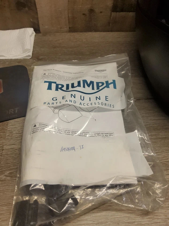 Contenedor de almacenamiento Triumph Sprint 955i Sport trasero trasero azul Pacífico Foto 2 de 4